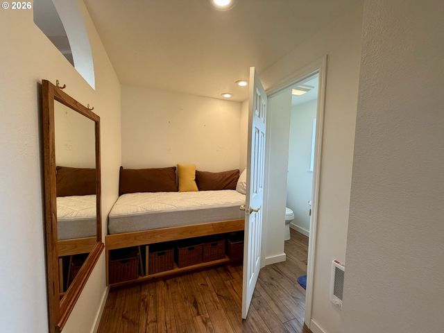 404 S COLLEGE St, Joseph, OR 97846