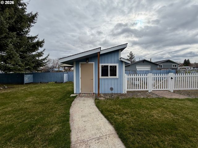 404 S COLLEGE St, Joseph, OR 97846