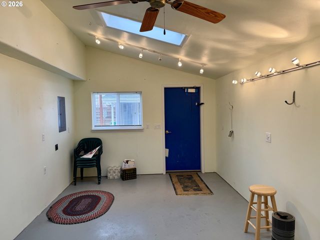 404 S COLLEGE St, Joseph, OR 97846