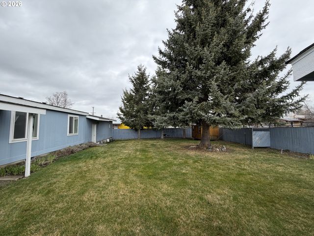 404 S COLLEGE St, Joseph, OR 97846