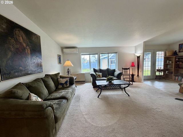 404 S COLLEGE St, Joseph, OR 97846