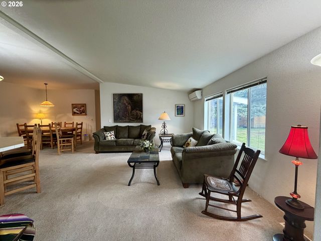 404 S COLLEGE St, Joseph, OR 97846