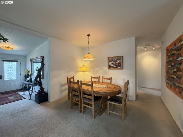 404 S COLLEGE St, Joseph, OR 97846