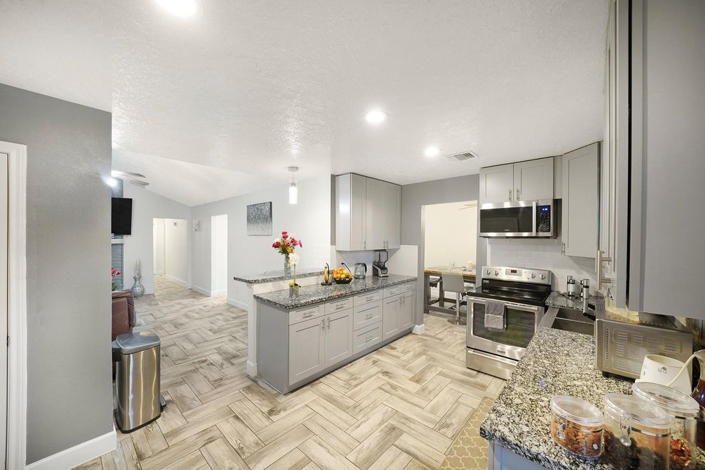 11247 Langdon Lane, Houston, TX 77072