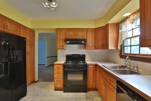 1533 Francisco Road, Columbus, OH 43220