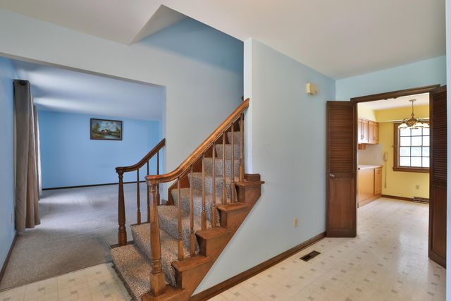 1533 Francisco Road, Columbus, OH 43220