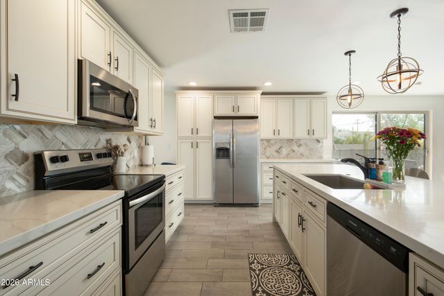 11221 N 31ST Place, Phoenix, AZ 85028
