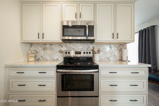 11221 N 31ST Place, Phoenix, AZ 85028