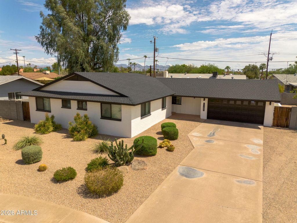 11221 N 31ST Place, Phoenix, AZ 85028 — photo 2