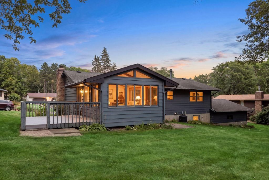 756 Larson Court, Shoreview, MN 55126 — photo 2
