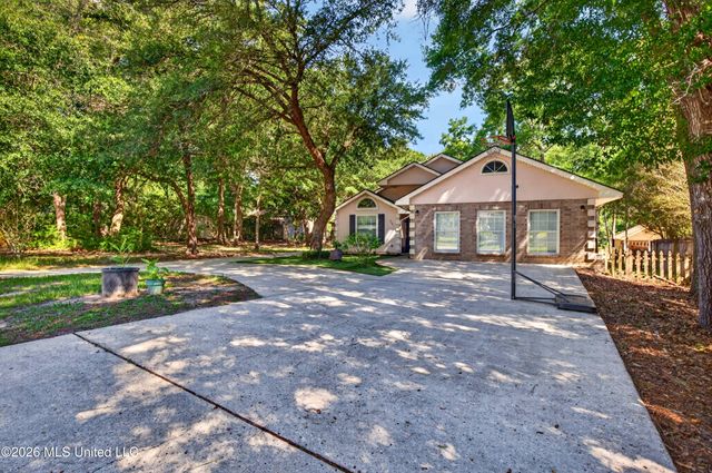 952 Kalikimaka Place, Diamondhead, MS 39525