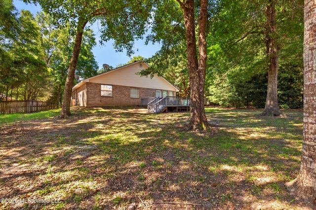 952 Kalikimaka Place, Diamondhead, MS 39525