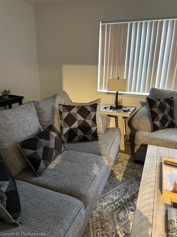 2375 Walton Boulevard 8, Rochester Hills, MI 48309