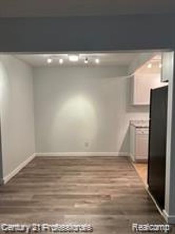 2375 Walton Boulevard 8, Rochester Hills, MI 48309