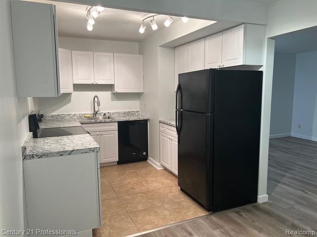 2375 Walton Boulevard 8, Rochester Hills, MI 48309