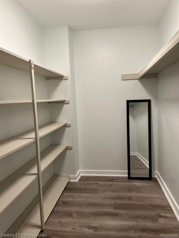 2375 Walton Boulevard 8, Rochester Hills, MI 48309