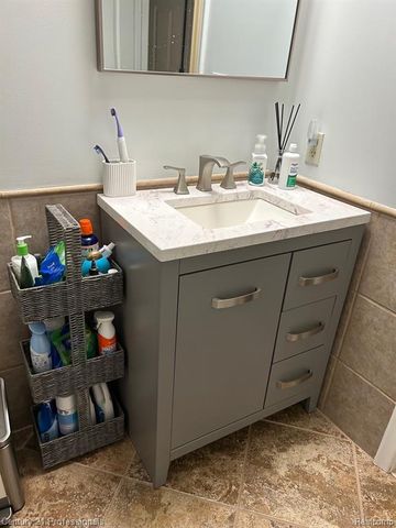 2375 Walton Boulevard 8, Rochester Hills, MI 48309