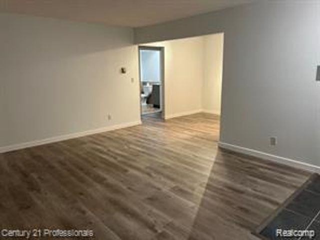 2375 Walton Boulevard 8, Rochester Hills, MI 48309