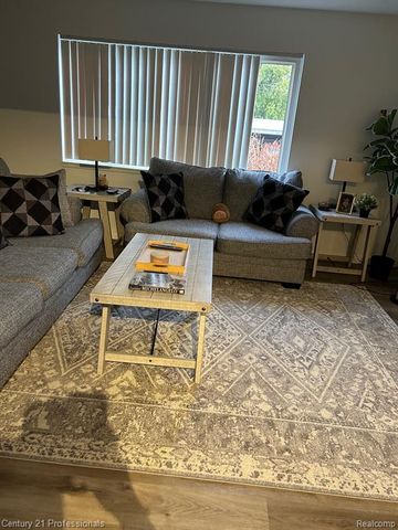 2375 Walton Boulevard 8, Rochester Hills, MI 48309