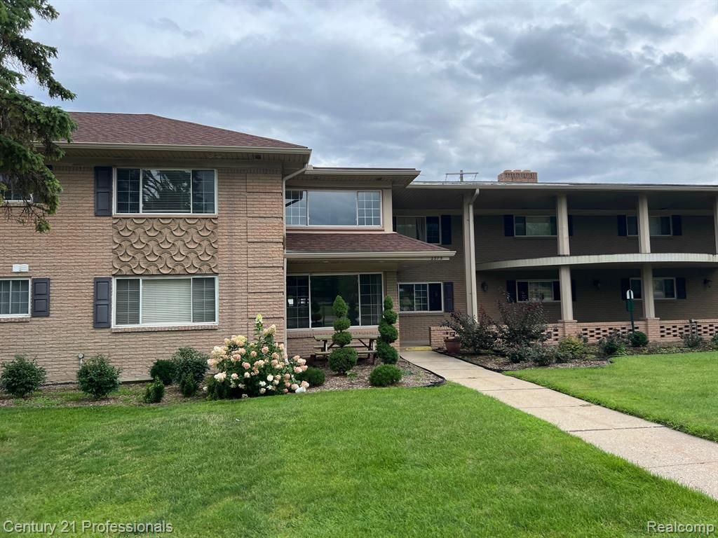 2375 Walton Boulevard 8, Rochester Hills, MI 48309