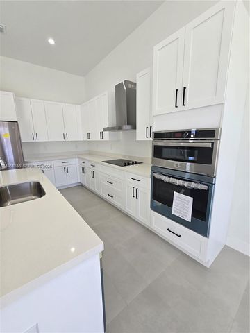 19534 SW 324 St, Homestead, FL 33030