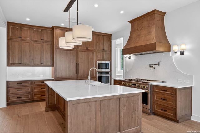 255 CLAYWELL DR, Alamo Heights, TX 78209