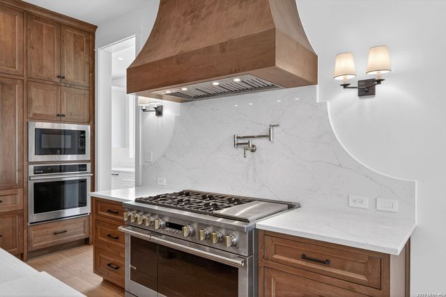 255 CLAYWELL DR, Alamo Heights, TX 78209