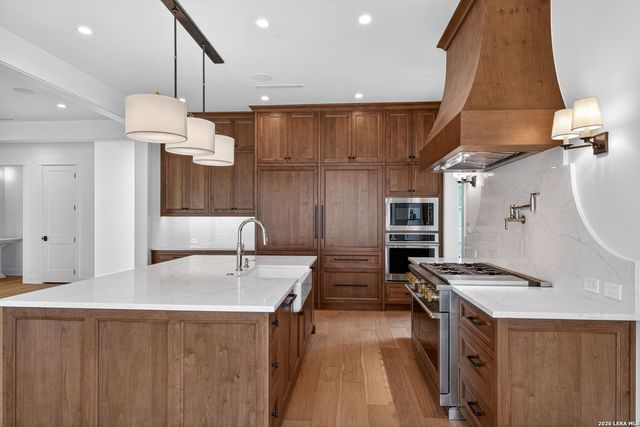 255 CLAYWELL DR, Alamo Heights, TX 78209