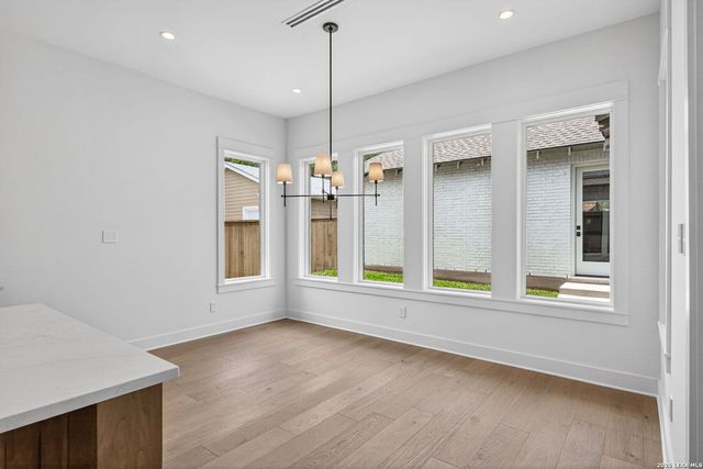 255 CLAYWELL DR, Alamo Heights, TX 78209