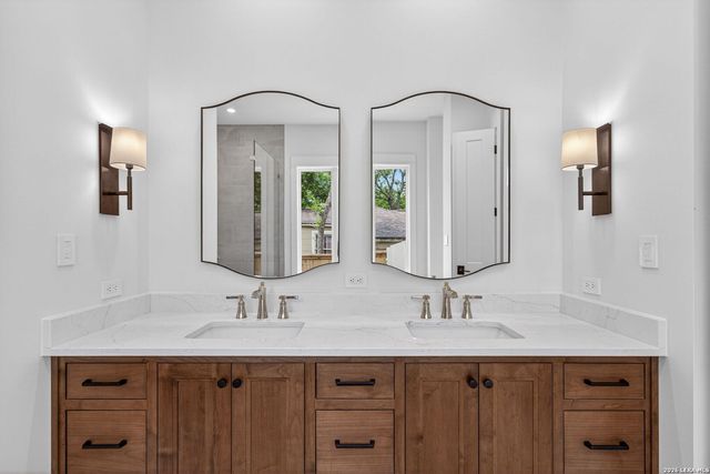255 CLAYWELL DR, Alamo Heights, TX 78209
