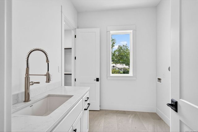 255 CLAYWELL DR, Alamo Heights, TX 78209