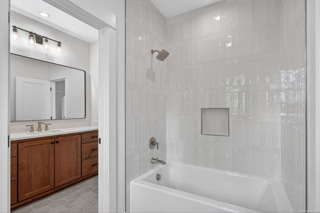 255 CLAYWELL DR, Alamo Heights, TX 78209