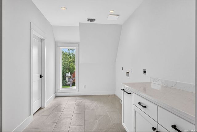 255 CLAYWELL DR, Alamo Heights, TX 78209