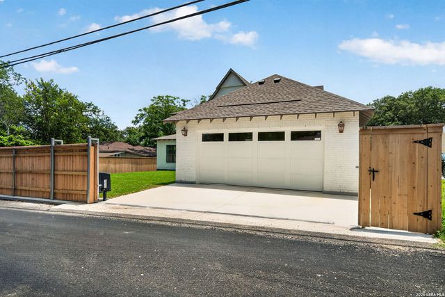 255 CLAYWELL DR, Alamo Heights, TX 78209