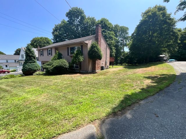 4 West St, Wakefield, MA 01880