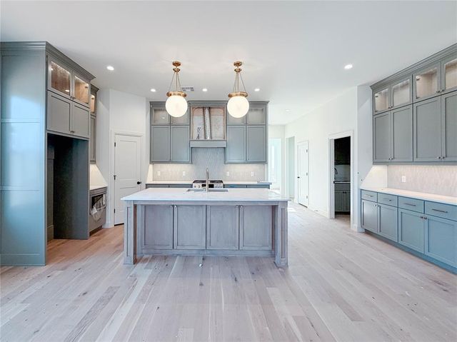 1925 Parkwood Avenue, Edmond, OK 73034