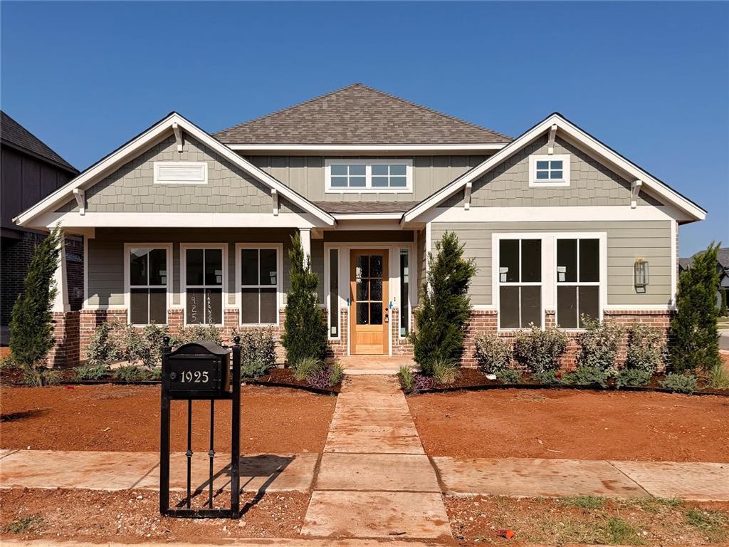 1925 Parkwood Avenue, Edmond, OK 73034