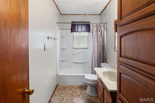 252 12th Street, Wood River, IL 62095