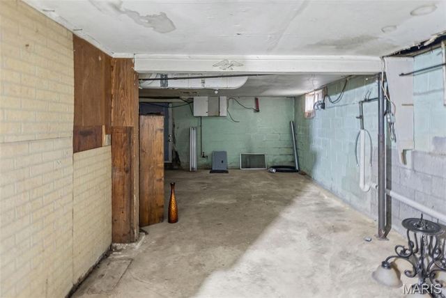 252 12th Street, Wood River, IL 62095