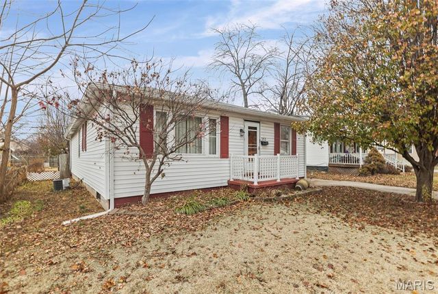 252 12th Street, Wood River, IL 62095