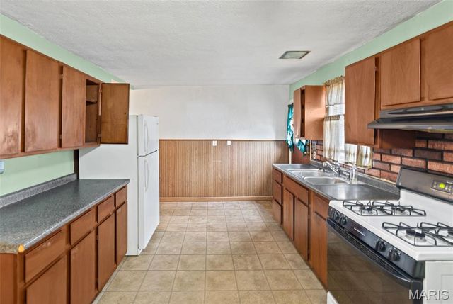 252 12th Street, Wood River, IL 62095