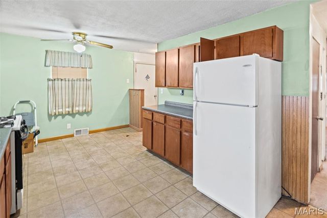 252 12th Street, Wood River, IL 62095