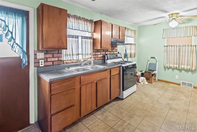 252 12th Street, Wood River, IL 62095