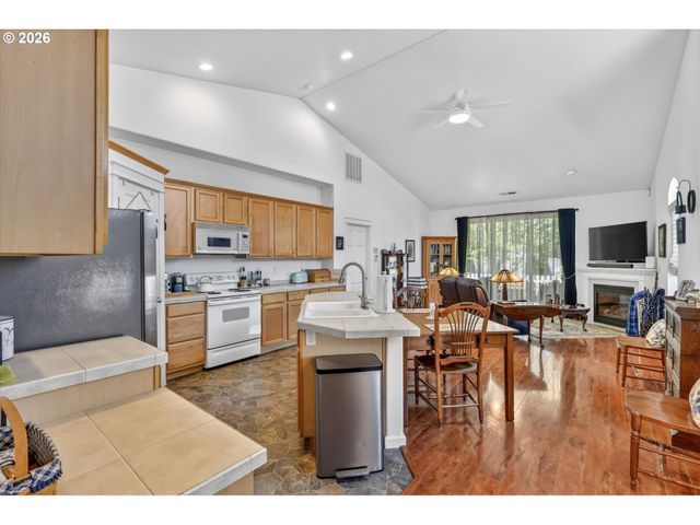 21799 Ne LARKSPUR Ln, Fairview, OR 97024