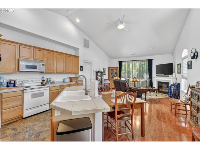 21799 Ne LARKSPUR Ln, Fairview, OR 97024