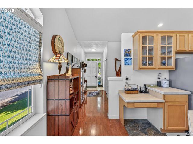 21799 Ne LARKSPUR Ln, Fairview, OR 97024