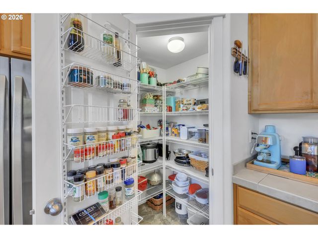 21799 Ne LARKSPUR Ln, Fairview, OR 97024
