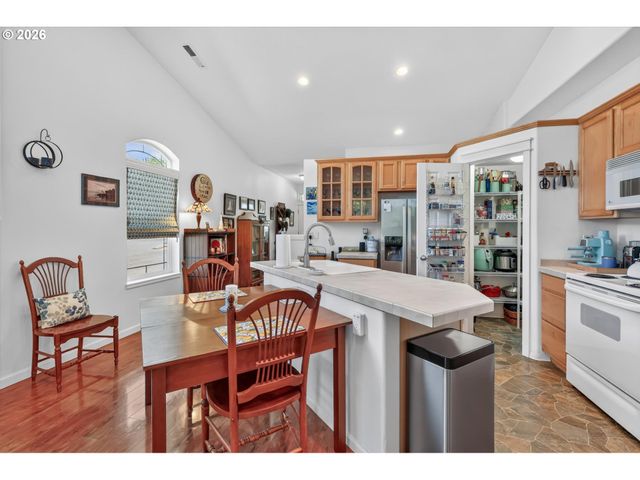 21799 Ne LARKSPUR Ln, Fairview, OR 97024