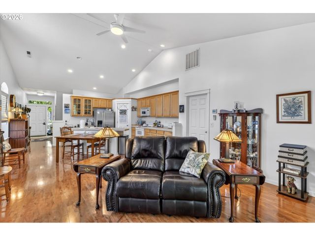 21799 Ne LARKSPUR Ln, Fairview, OR 97024