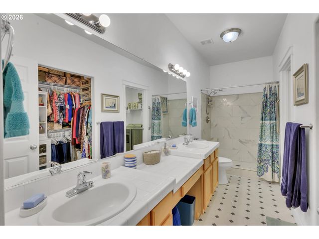 21799 Ne LARKSPUR Ln, Fairview, OR 97024